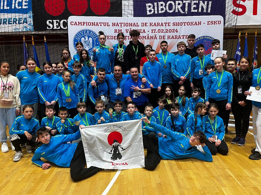 Arte marțiale. Karateka de la Yakuza au cucerit 45 de medalii la Naționalele de la Râmnicu Vâlcea