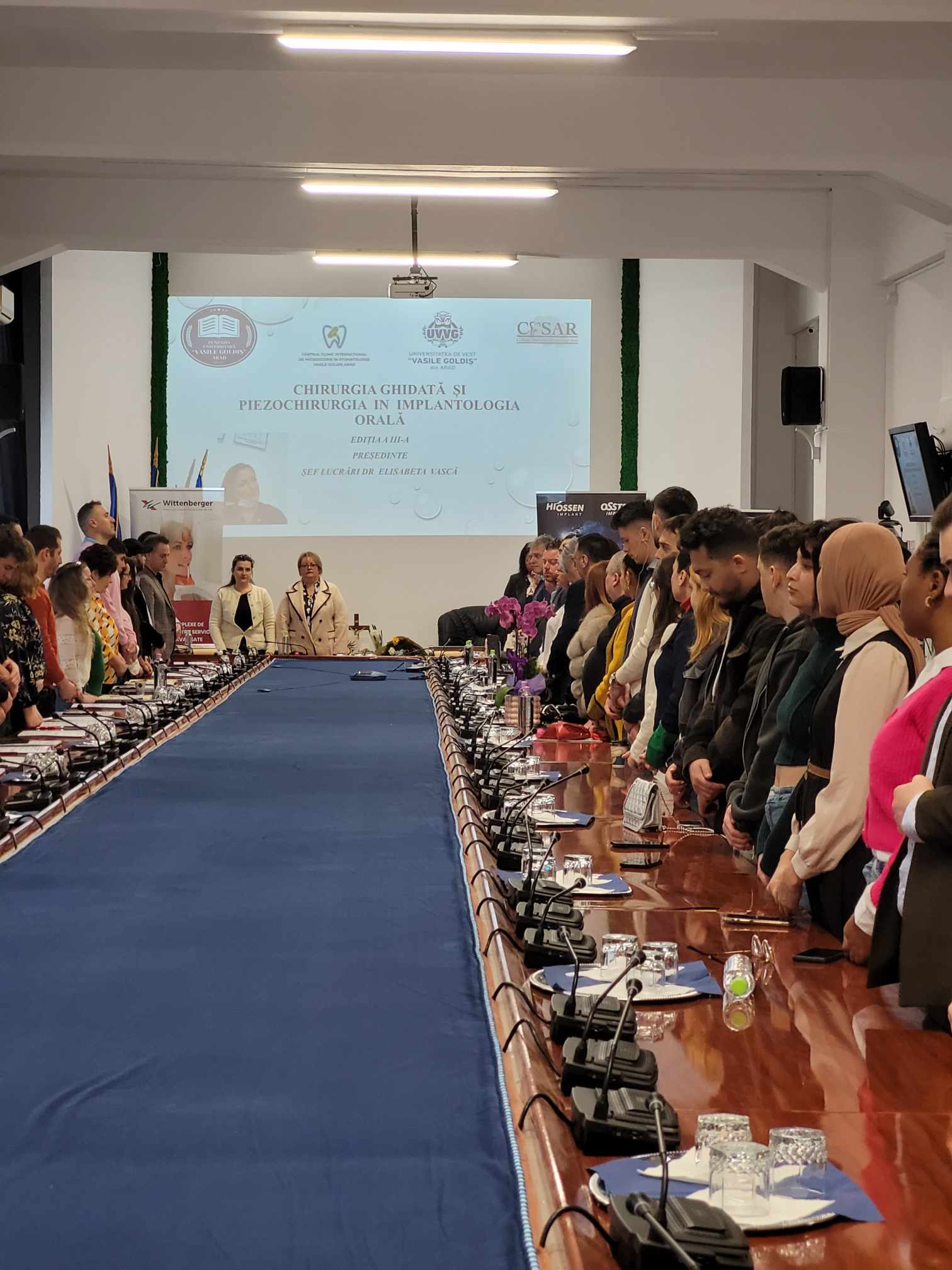 Simpozion despre implantologia orală, la UVVG  