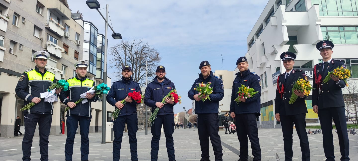 Jandarmii sătmăreni, polițiști de frontieră, polițiști și pompieri, au celebrat Ziua Femeii, printr-o altfel de ,,misiune”