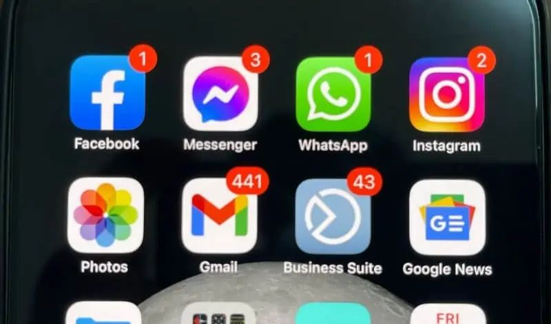 Probleme la Facebook, Instagram și Messenger: Utilizatorii nu s-au mai pot loga pe platforme sau aplicații