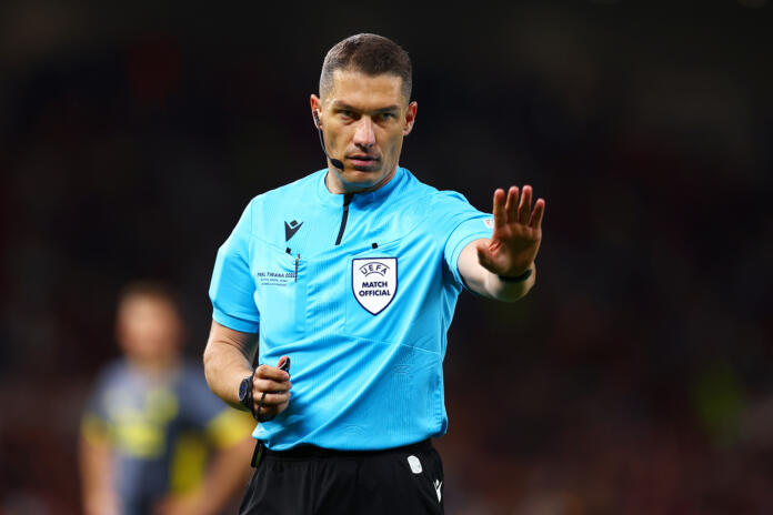 stvan Kovacs arbitrează Țara Galilor - Finlanda, meci din play-off-ul EURO 2024