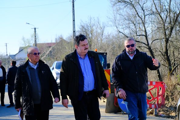 Lucrările de extindere a rețelei de apă și canalizare continuă în Țara Oașului