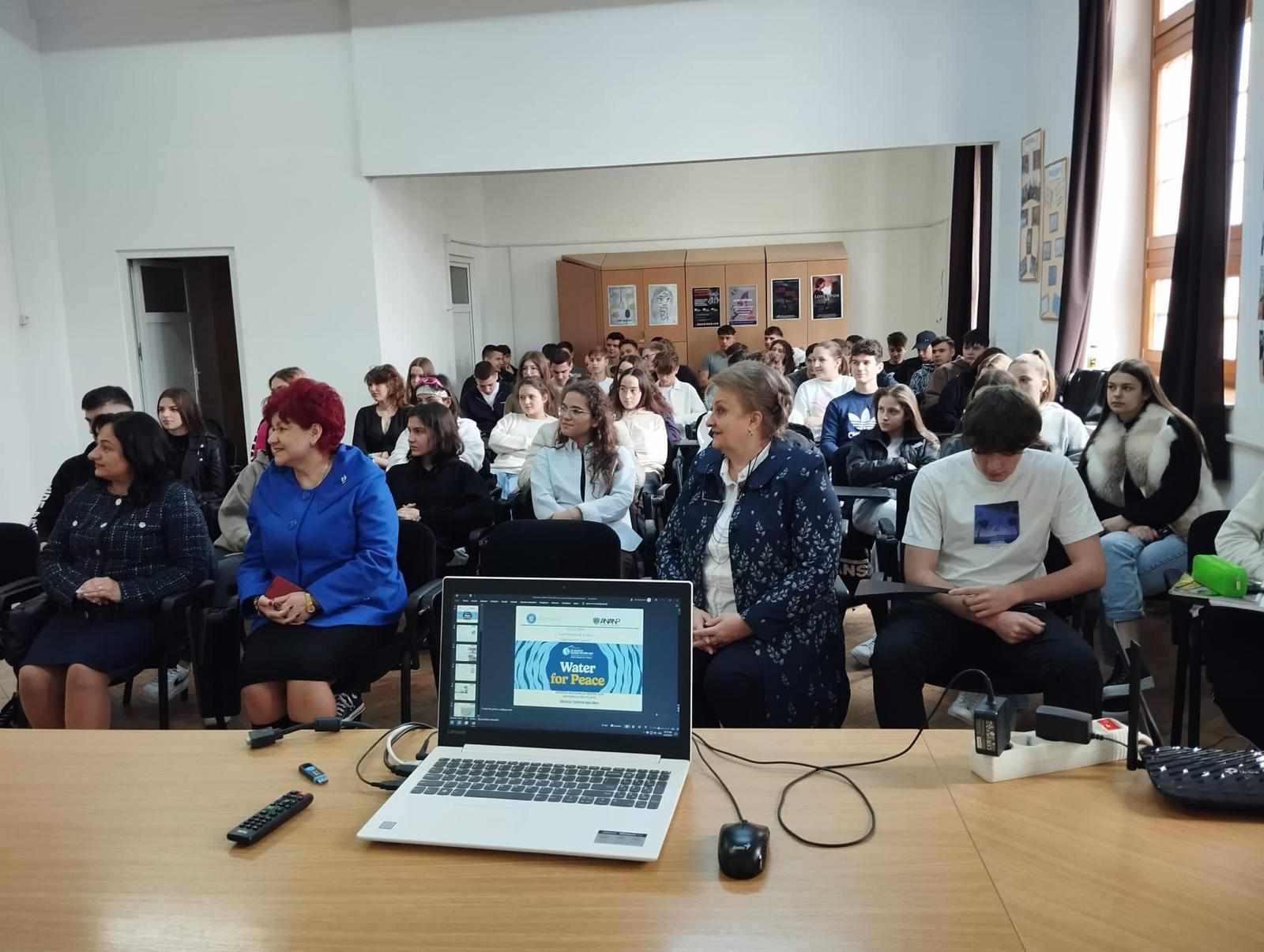 FOTOGALERIE. Ziua Mondială a Apei, marcată la CN “Mihai Eminescu“ printr-o activitate inedită