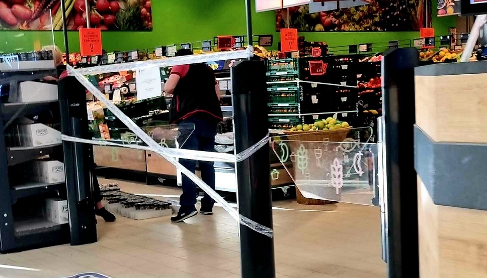 IMAGINI HORROR. Hipermarket din Satu Mare, închis temporar de Protecția Consumatorilor