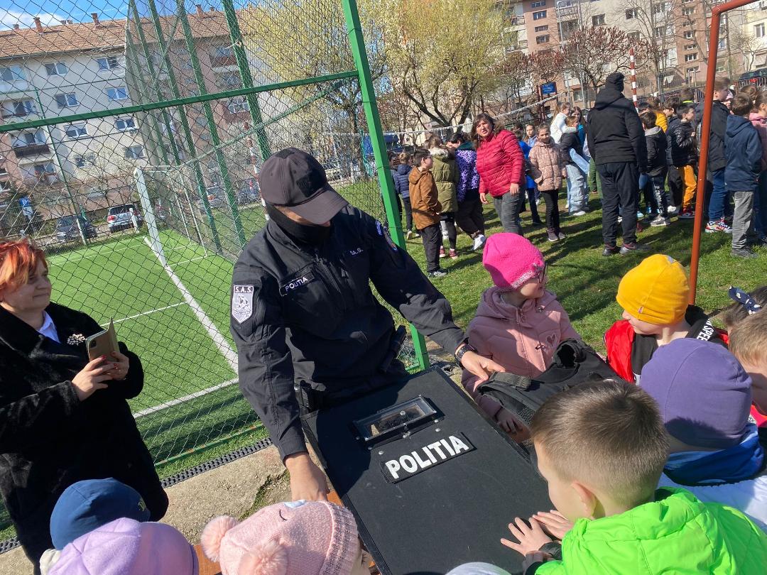 Activități ale polițiștilor sătmăreni pentru promovarea profesiei de polițist