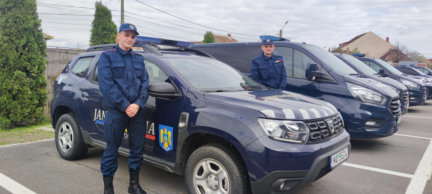 Corelarea teoriei cu practica, sarcină de îndeplinit pentru cei doi elevi jandarmi aflați în practică la Satu Mare