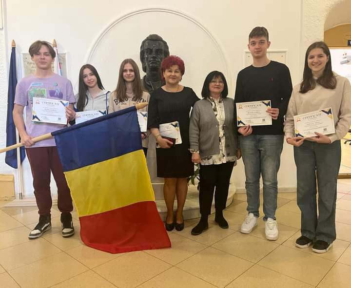 PERFORMANȚĂ. Eminescienii echipei MultitouchCNME, medaliați cu aur la concursul mondial din Indonezia