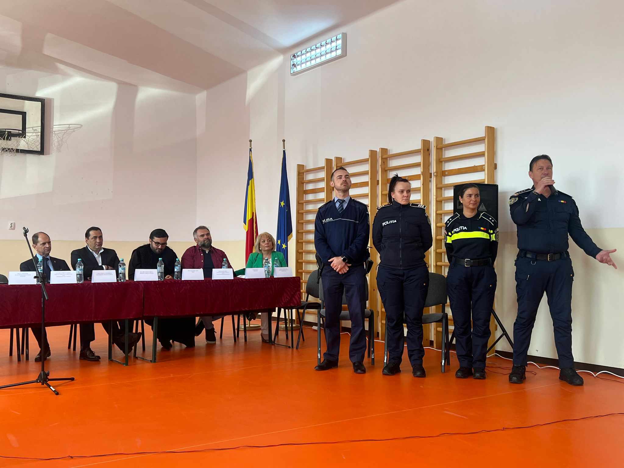 Activități ale polițiștilor sătmăreni  în cadrul evenimentului Biblioteca Vie ,,Dincolo de tentații”