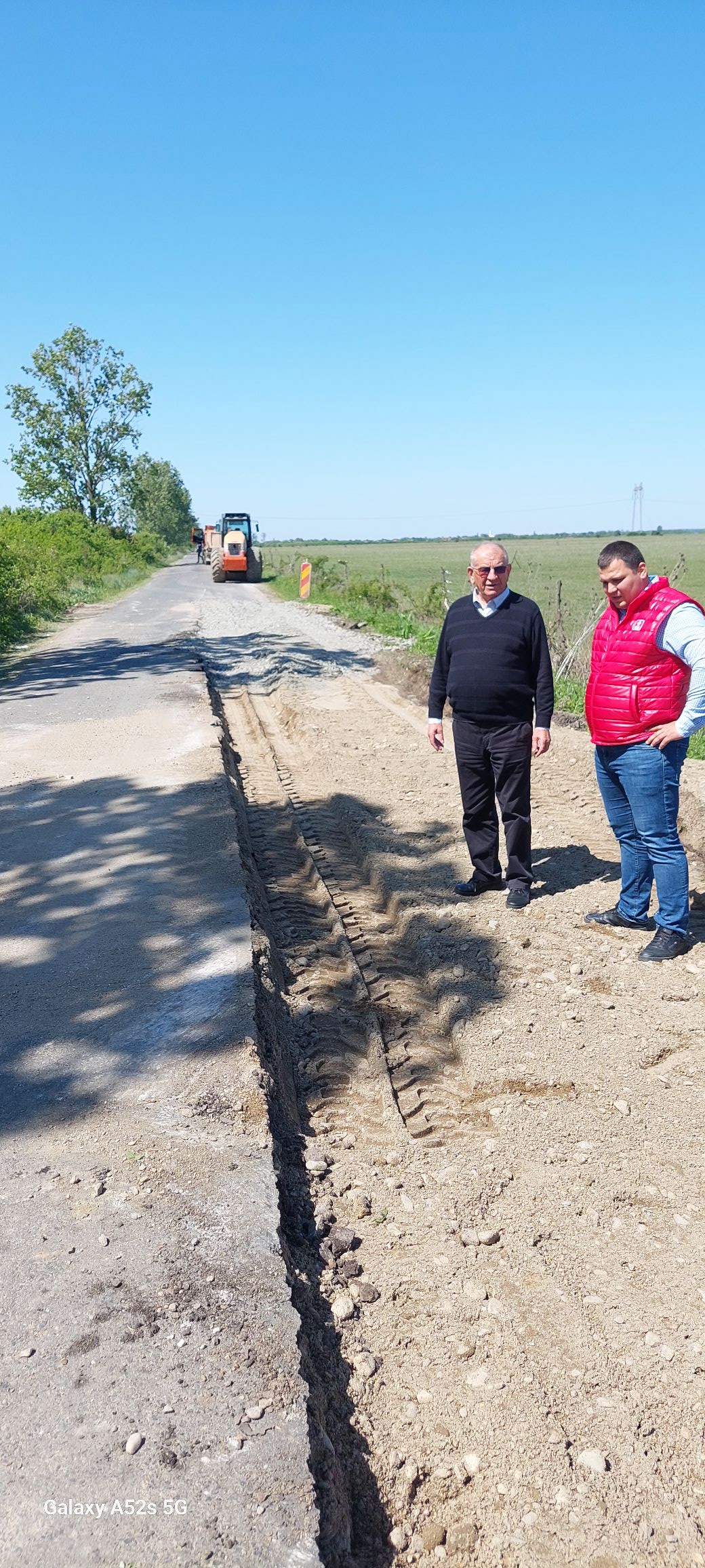 Buzgau Oliviu Aurel și Doros Nicolae Lucian monitorizează reabilitarea drumului județean 195A