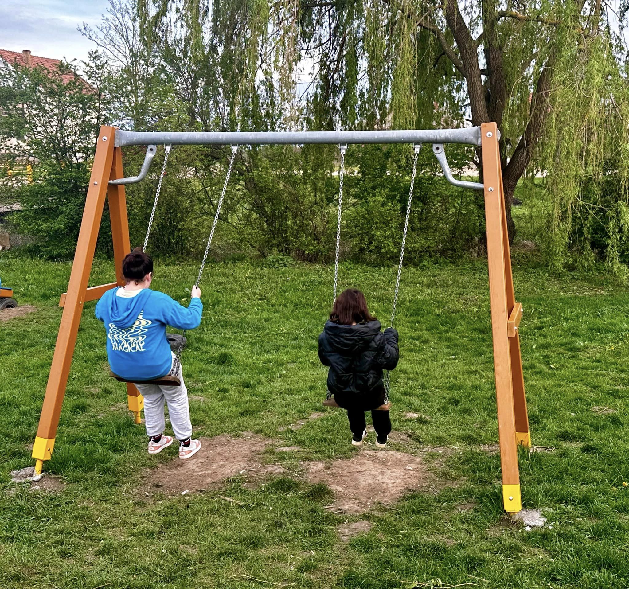 Copiii din Sătmărel au acum un loc special de joacă