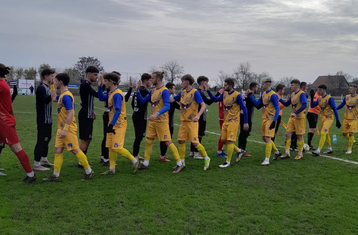 Liga a 3-a: Olimpia MCMXXI Satu Mare  -  CSM Victoria Carei, vineri ora 17.00. Derby județean în play out, pe ”Someșul”