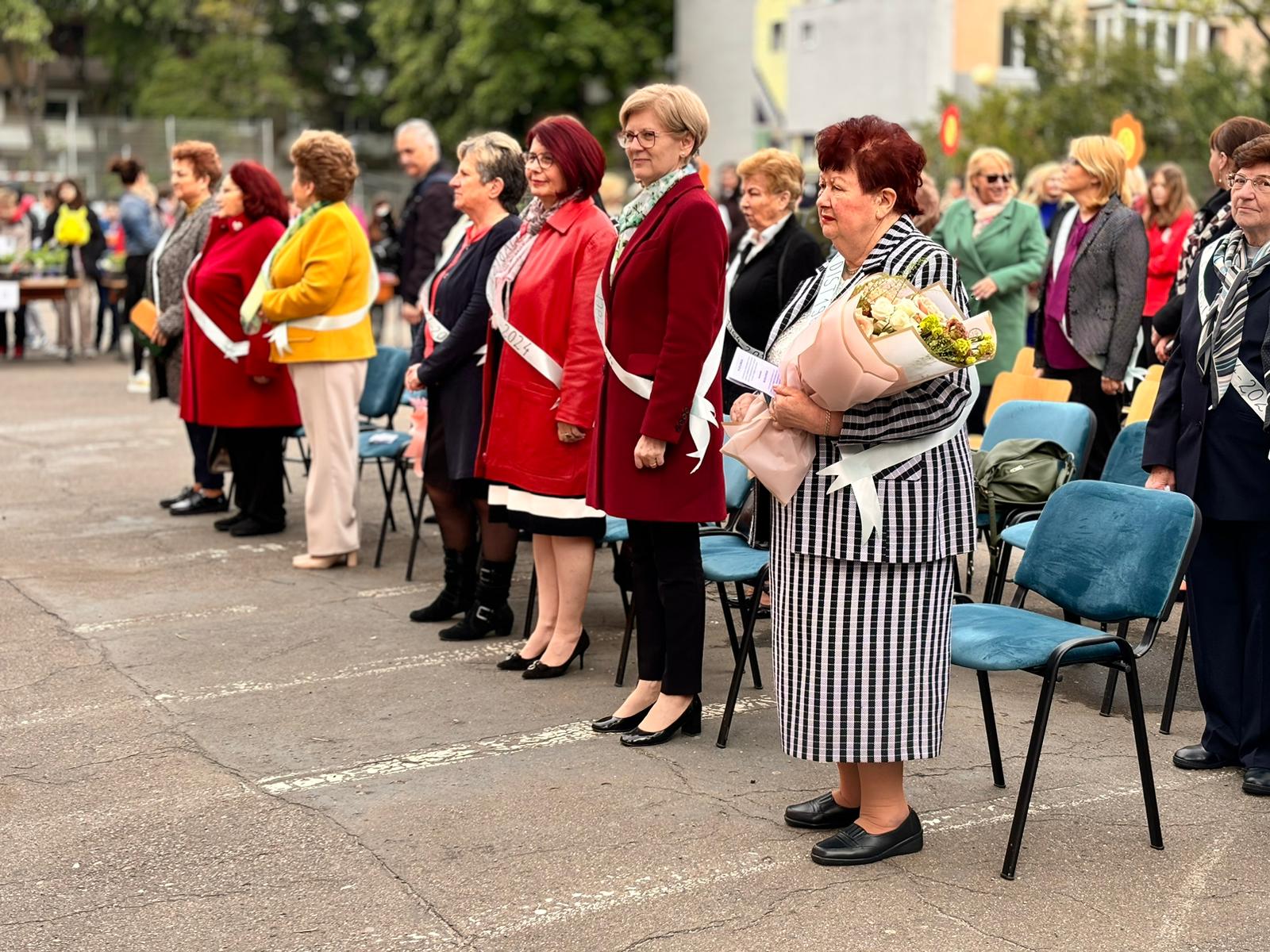 EVENIMENT.Revedere emoționantă la Școala Gimnazială Mircea Eliade din Satu Mare