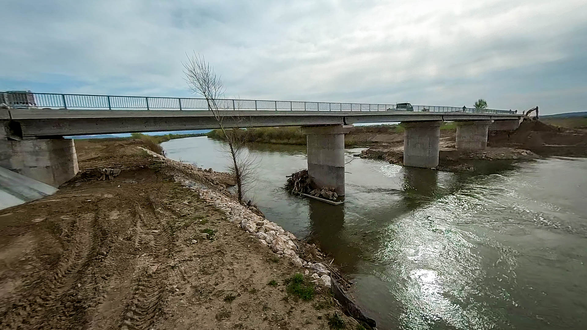 FOTO. Un nou pod peste Someș, finalizat în proporție de 95%