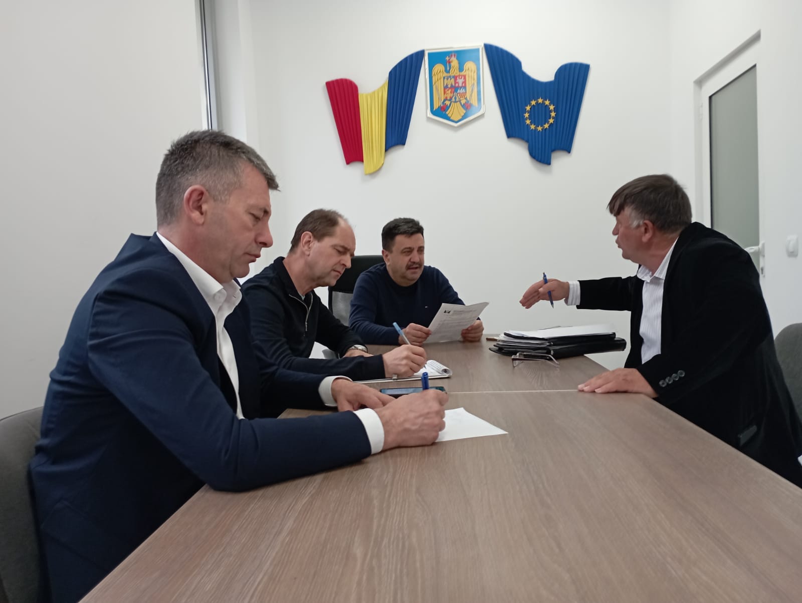 Audienţe susținute de prefectul Radu Roca