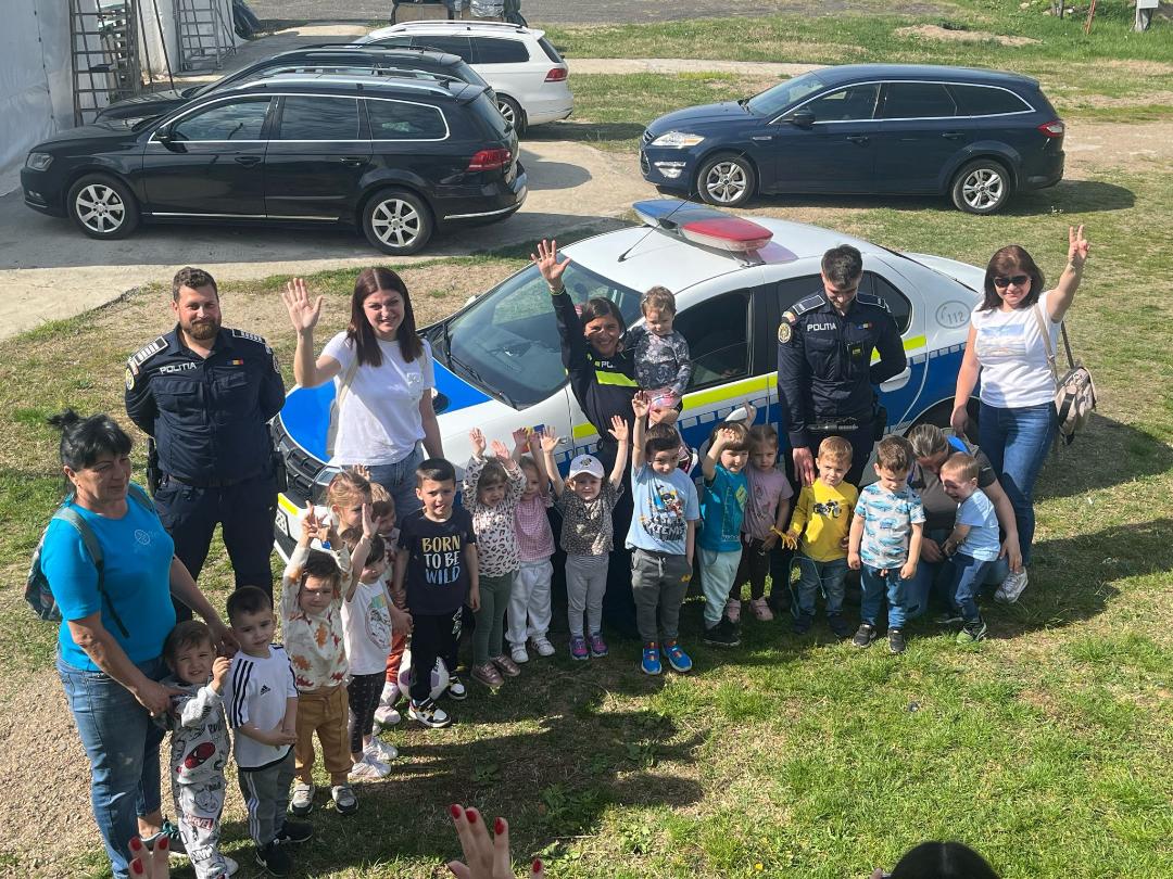 Activități ale polițiștilor sătmăreni în cadrul proiectului ,,Copilăria: magie în siguranță”