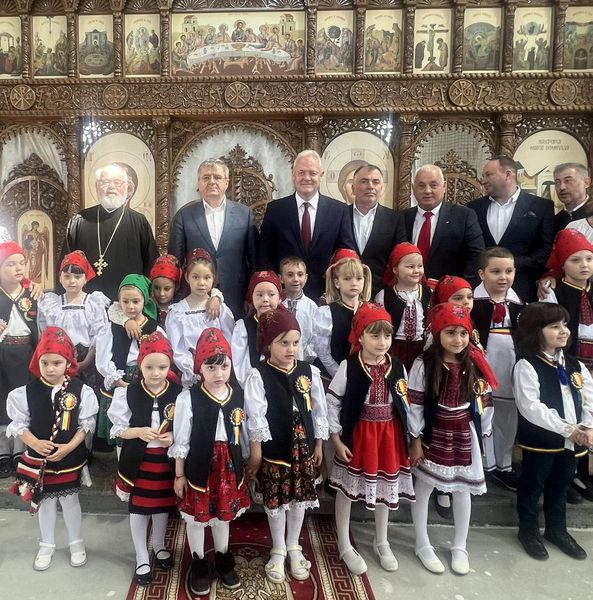 EVENIMENT Mircea Govor, prezent la Liturghia oficiată în noua biserică din Bârsău