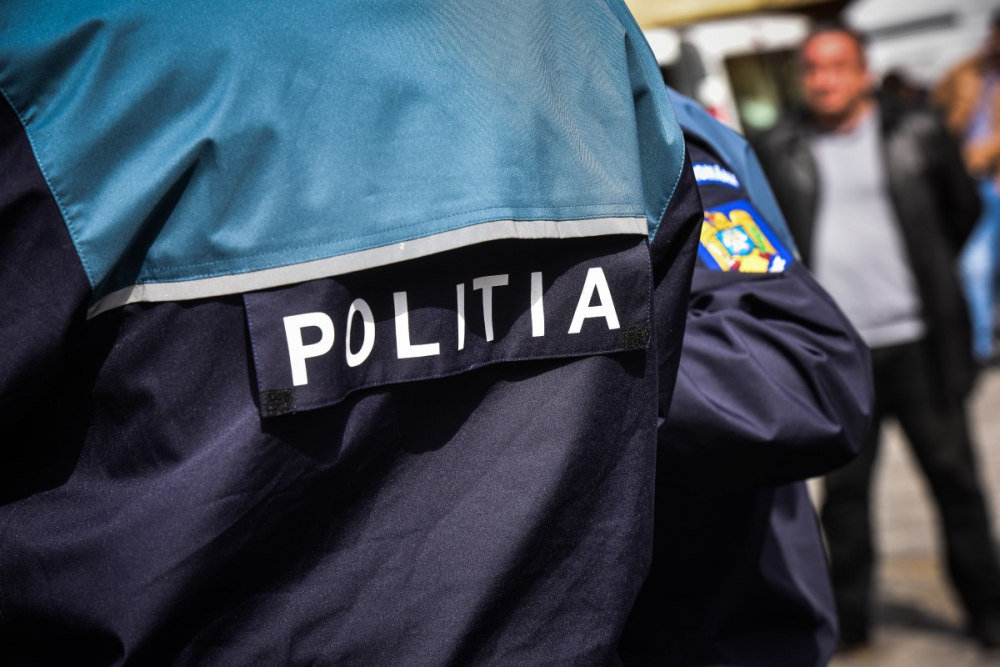 Tânăr, cercetat de polițiști pentru comiterea a două infracțiuni.  S-a luat măsura reținerii pentru 24 de ore