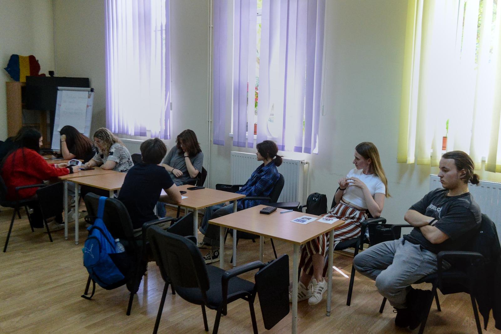 CONCURS. Peste 90 de elevi din patru județe s-au întrecut la concursul regional de limba engleză destinat liceelor tehnologice și vocaționale