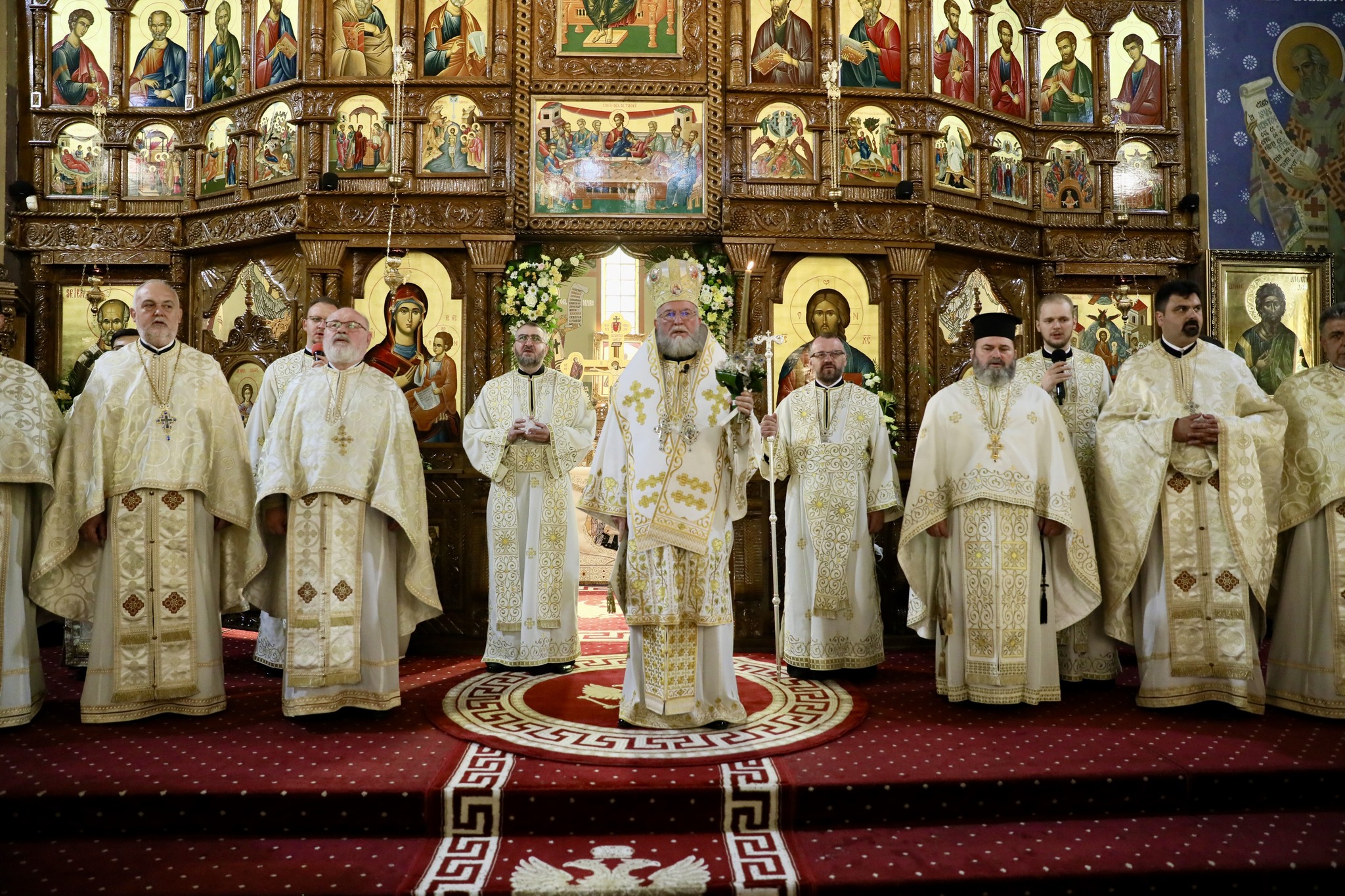 FOTO. Liturghie Arhierească, a doua zi de Paște, la Catedrala din Satu Mare
