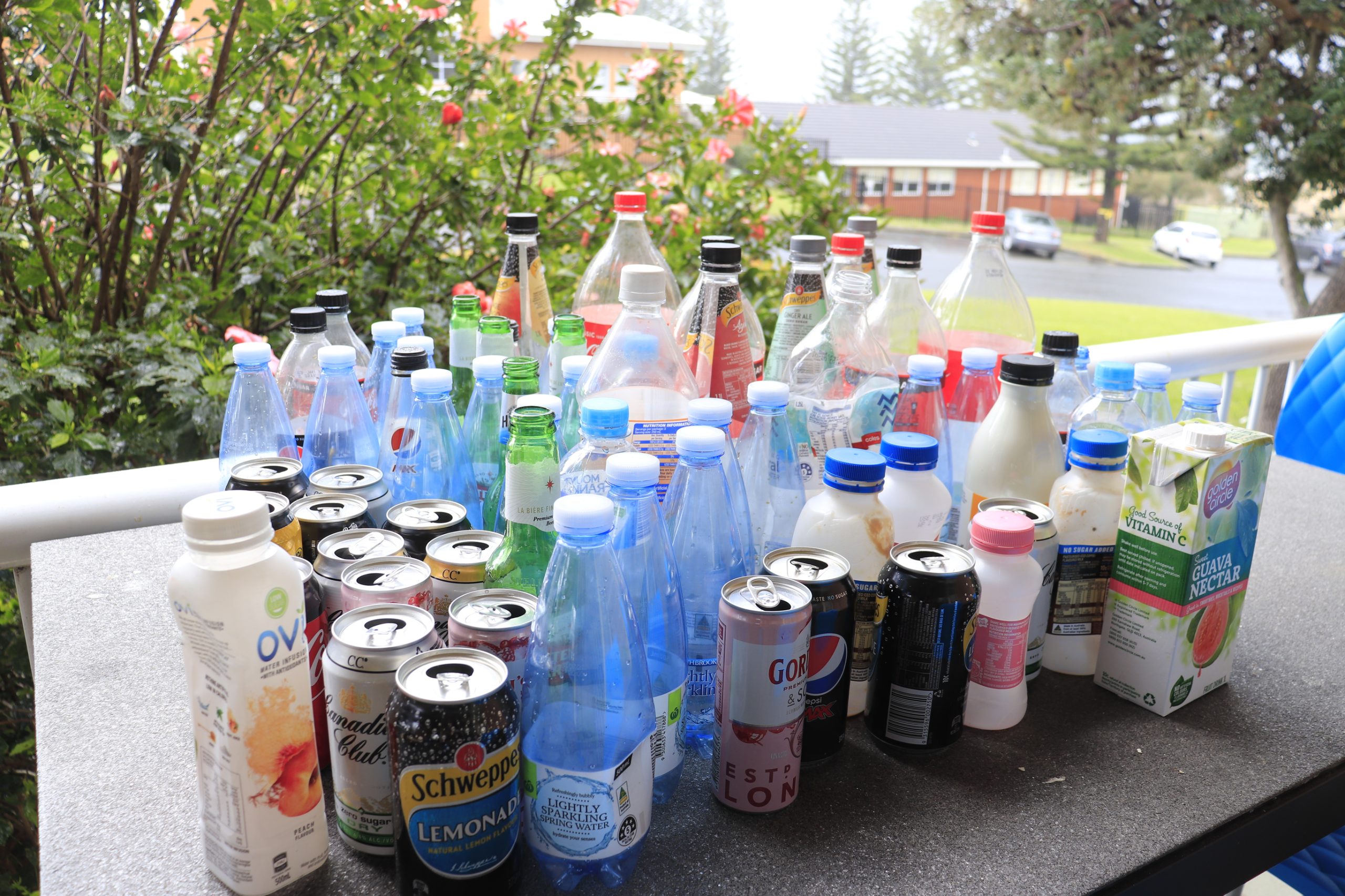 INFRACȚIUNE! Cum încalcă unii comercianți sătmăreni legea privind returnarea ambalajelor. Ce trebuie să facă cetățenii