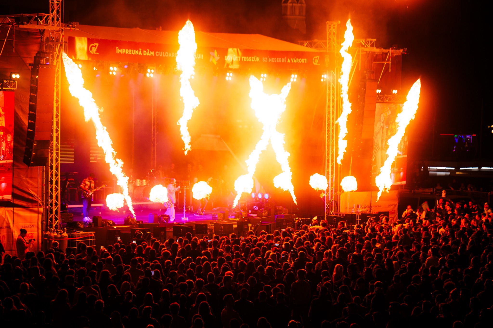 FOTOGALERIE. Debut furtunos de Zilele Orașului. Distracția a început cu o furtună în toată regula