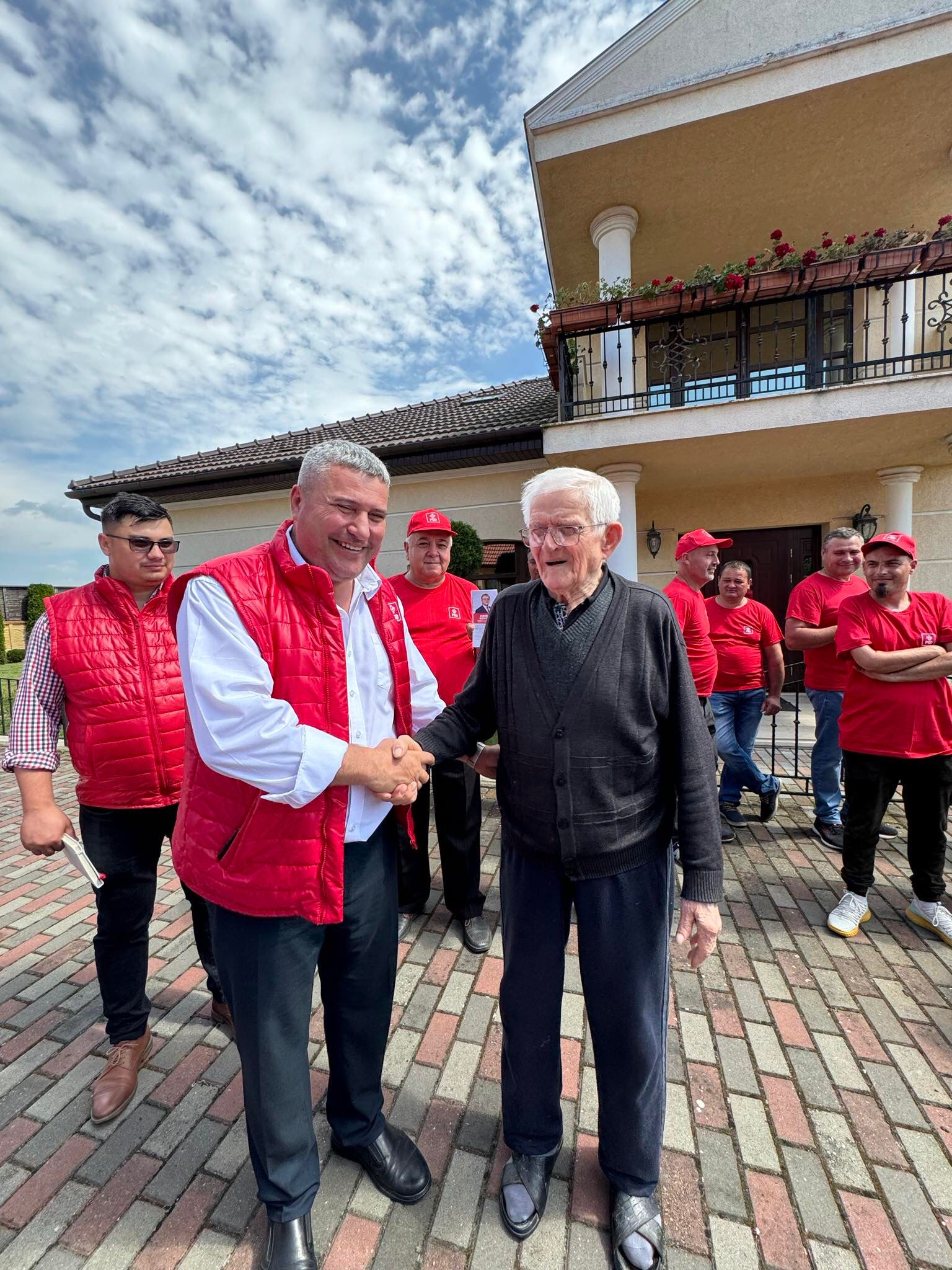 Echipa PSD Supur, în campanie pe străzile comunei