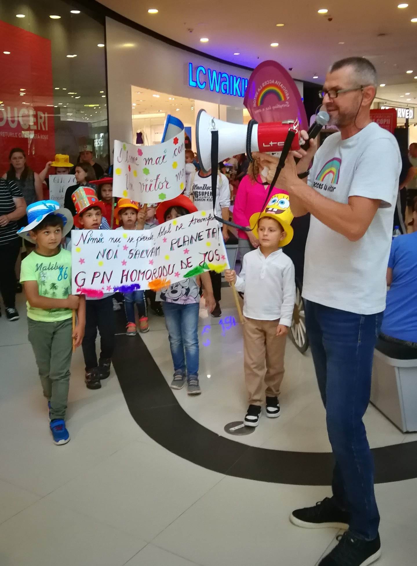 ECOSALVATORII CINSTESC ZIUA MEDIULUI ALĂTURI DE CYCLE 4 GLOBAL GOALS ROMÂNIA. 1.075 copii, 80 de cadre didactice și 10 lideri, personalități sătmărene sunt ECOSALVATORII ediției