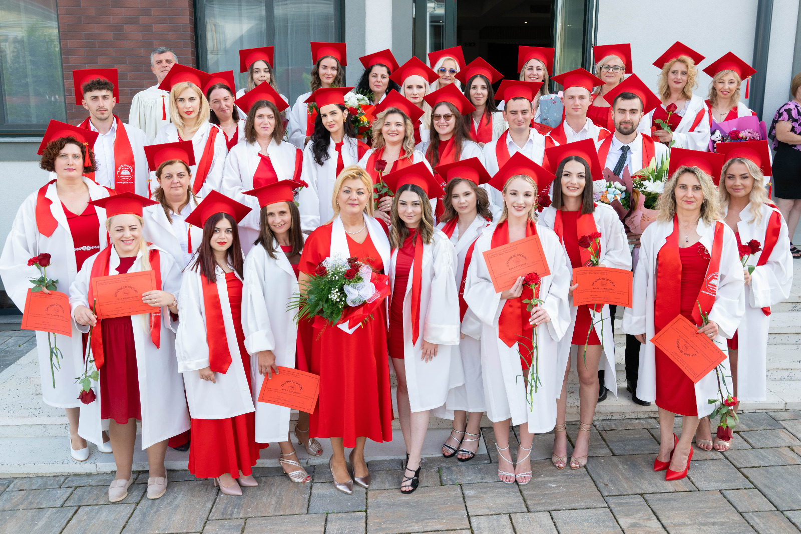 Eveniment. Curs festiv pentru absolvenții Școlii Sanitare Postliceale “Vasile Goldiș” Satu Mare