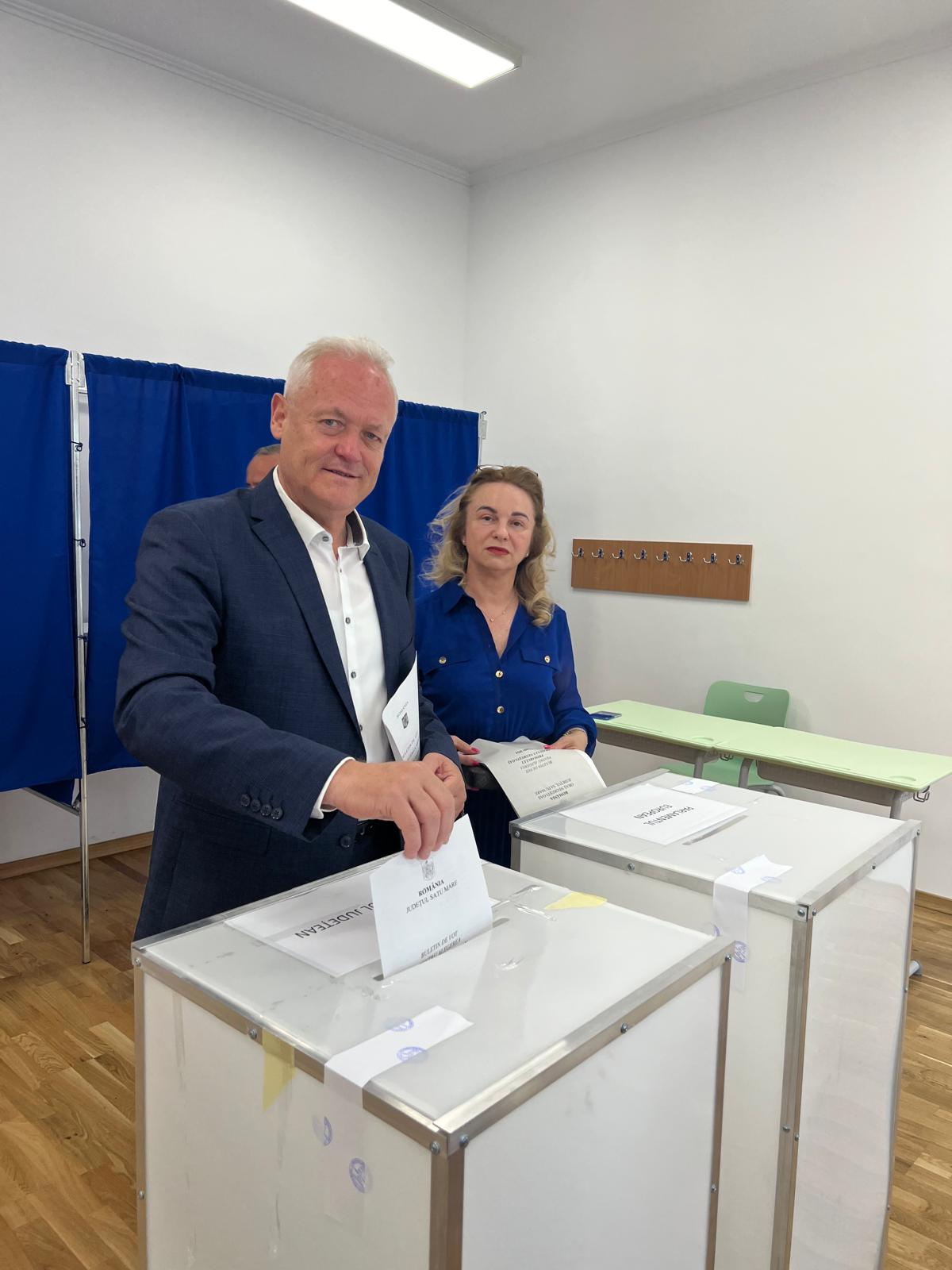 Conducerea Prefecturii, la urne. Unde a votat prefectul Ioan Tibil