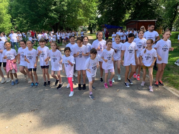 Peste 100 de participanți la Crosul Olimpic de la Carei