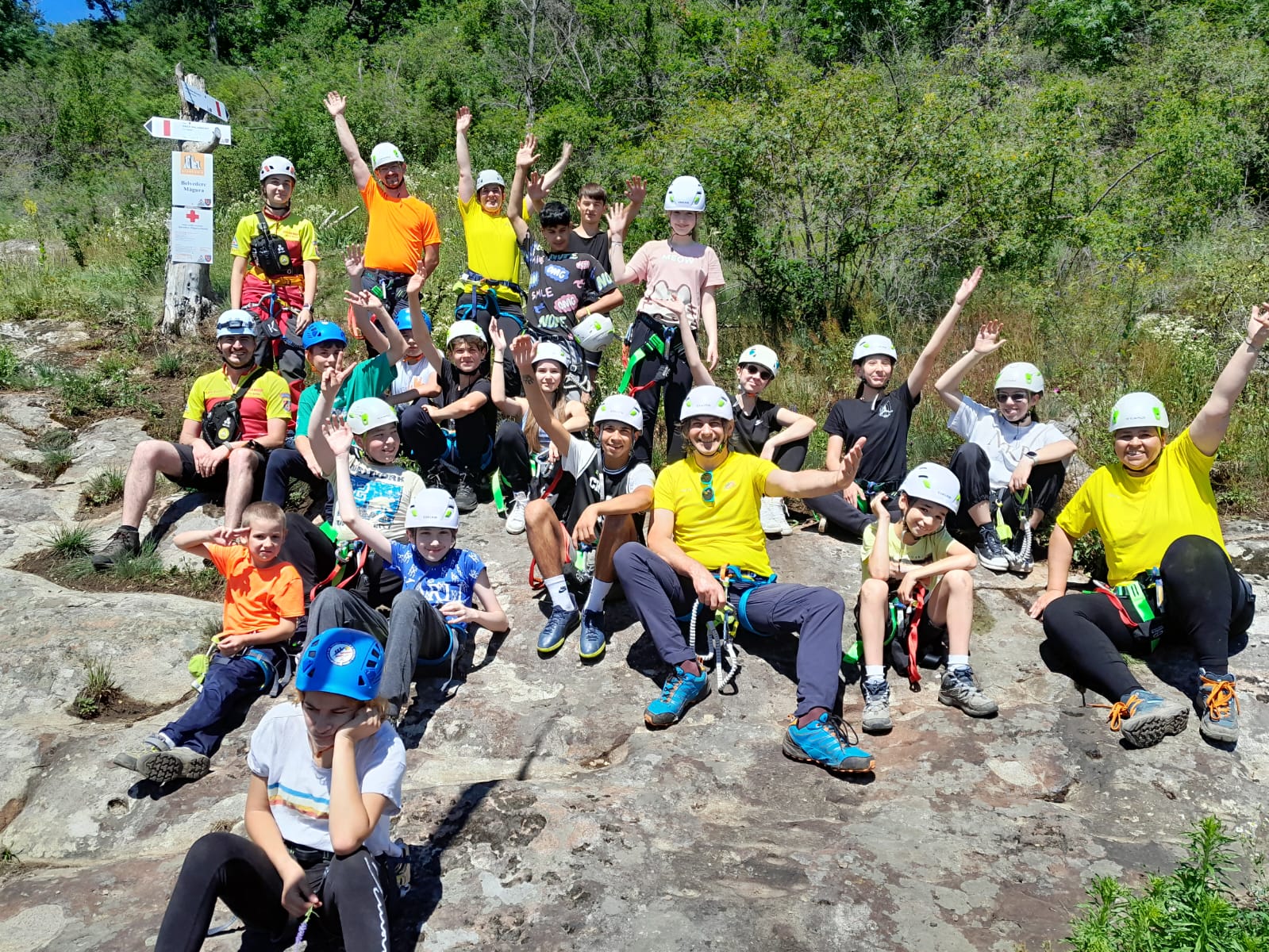 Cutezătorii Munților au dat startul drumețiilor pentru copii din proiectul Creatori de amintiri