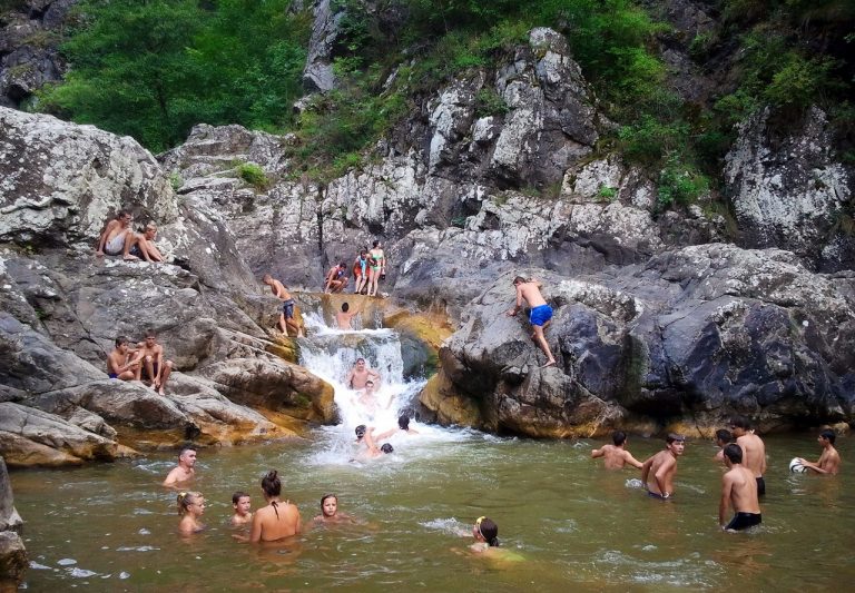 Cascada Ciucaș : Spa-ul natural din mijlocul pădurii, oaza de liniște unde te poți îmbăia în voie