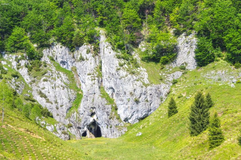 Destinații de week-end. Valea Iadului – peisaje de basm, legendă şi mit, locul care ne spune povestea raiului