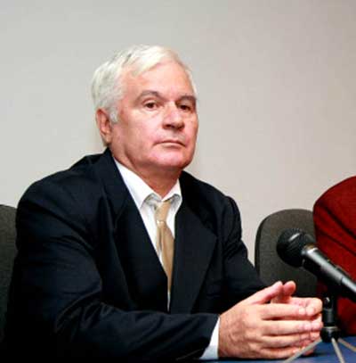 Pagină culturală realizată de Vasile Mic