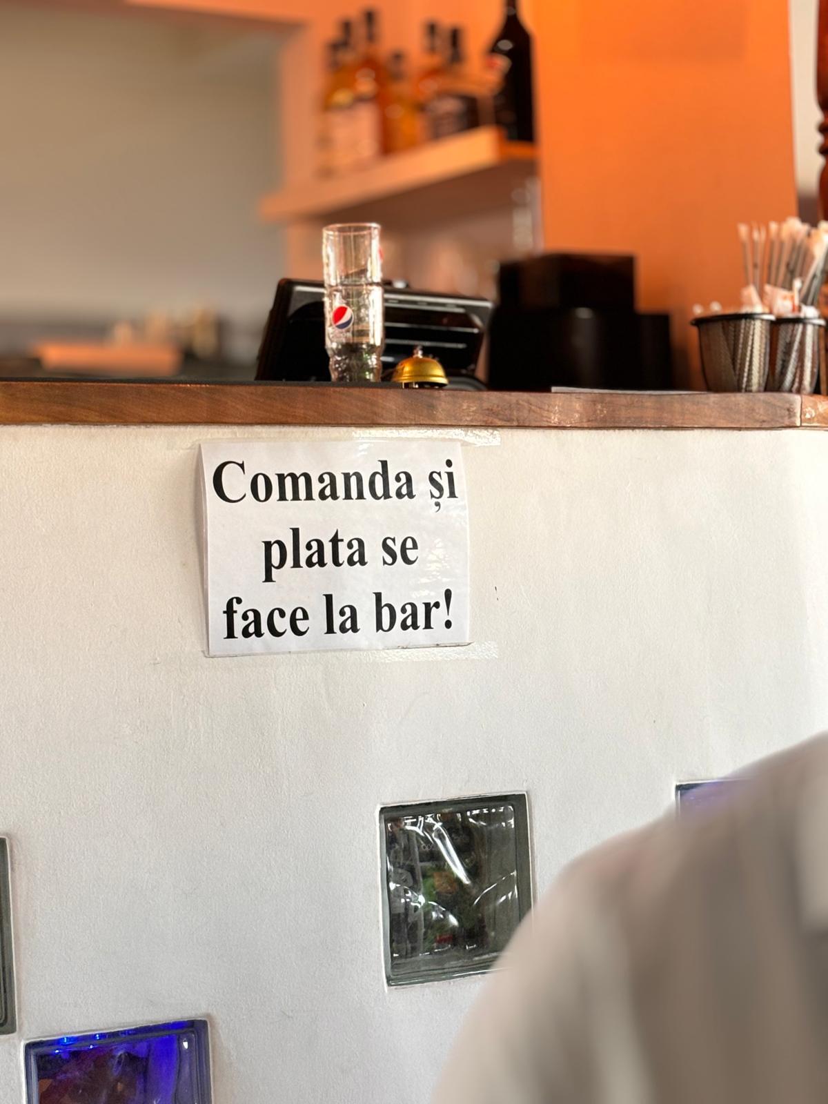 Comanda și plata se face la bar