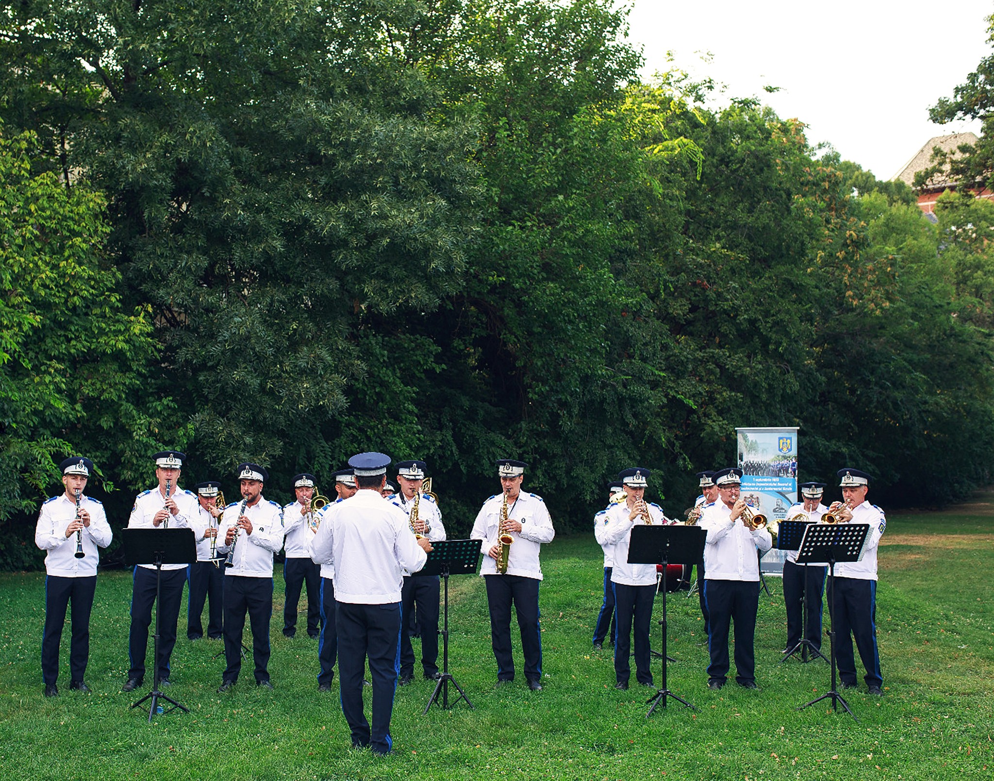 Concert de eleganță și patriotism în Piața Libertății din Satu Mare