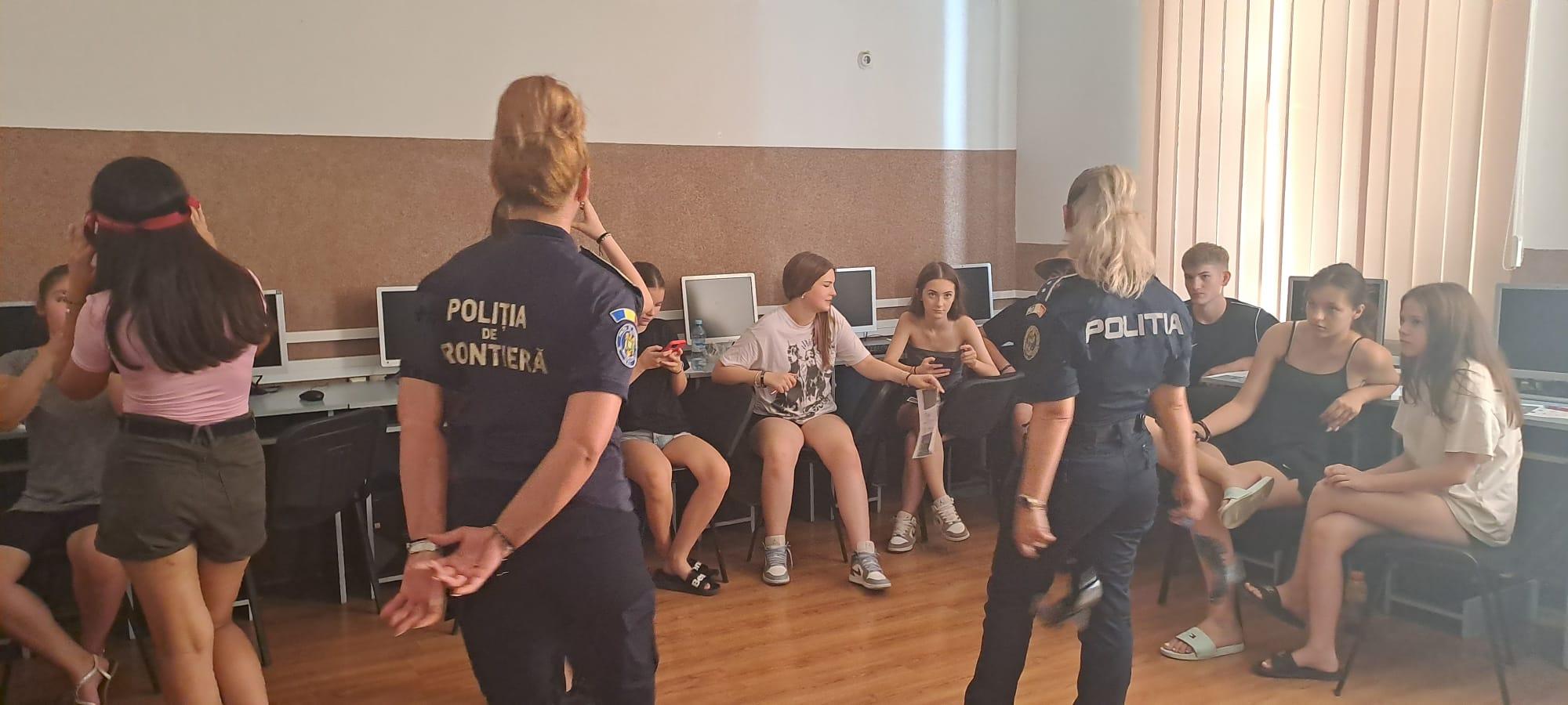Activități ale polițiștilor sătmăreni în cadrul proiectului ”Fără retragere! Stop Drogurilor!”