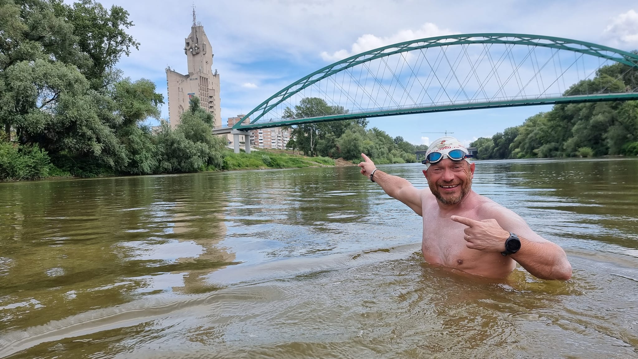 Înotătorul Avram Iancu finalizează un antrenament intens pe râul Someș