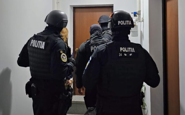 Zece mandate de percheziție, puse în aplicare într-un dosar penal de evaziune fiscală și delapidare