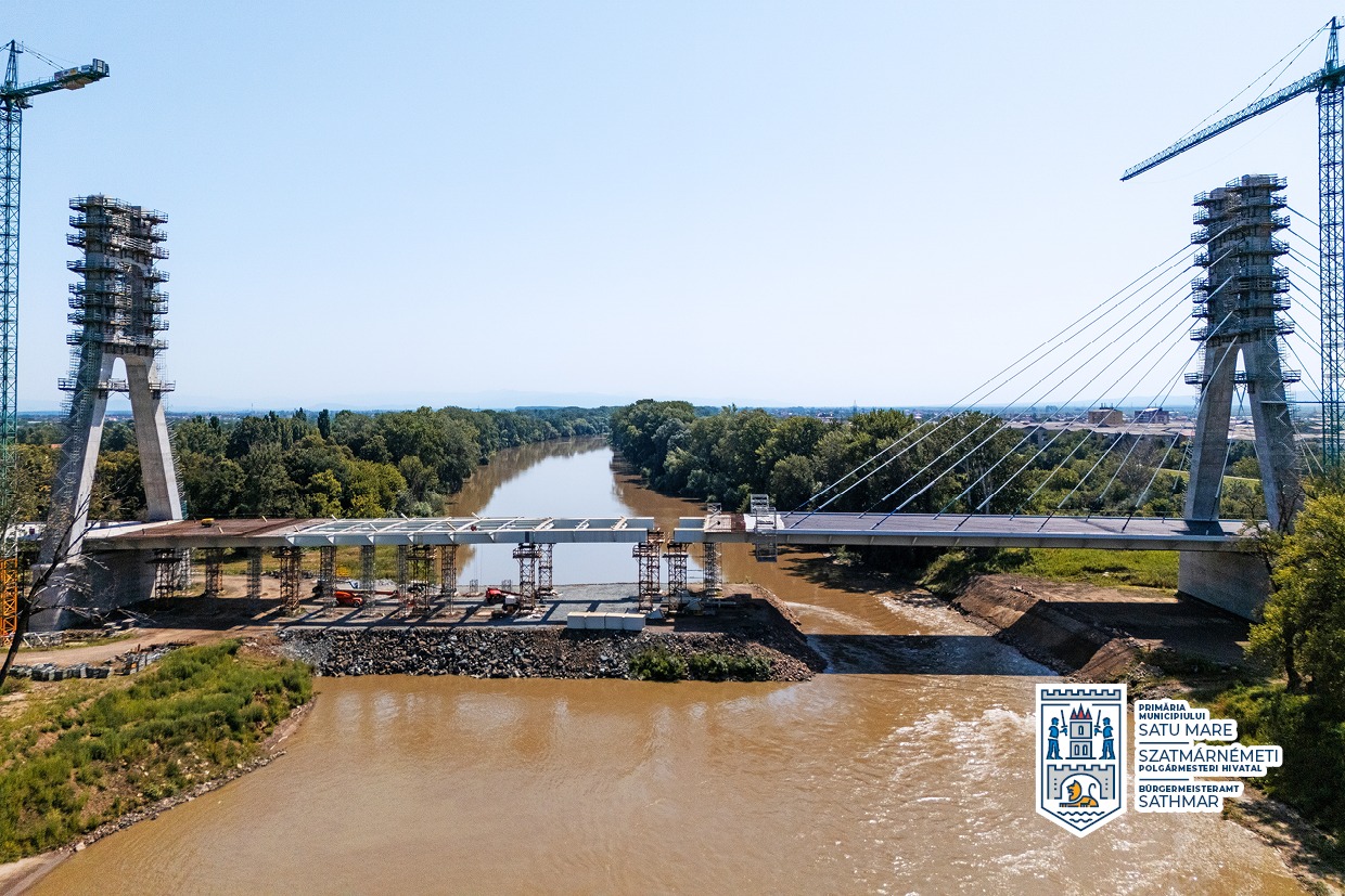 Construcția celui de-al treilea pod peste Someș avansează rapid. Finalizarea tablierului și unirea celor două maluri, preconizate pentru sfârșitul lunii iulie
