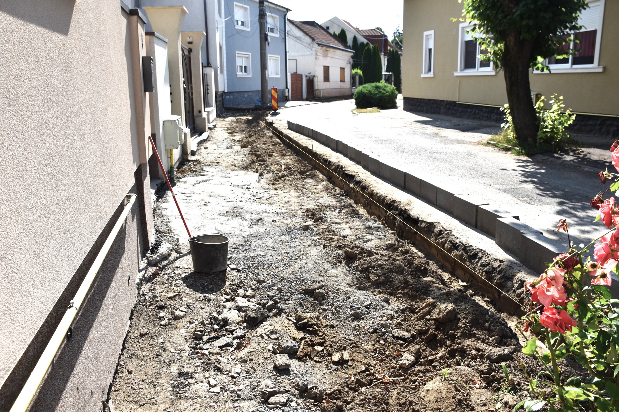 Lucrările de modernizare a trotuarelor și străzilor continuă la Satu Mare