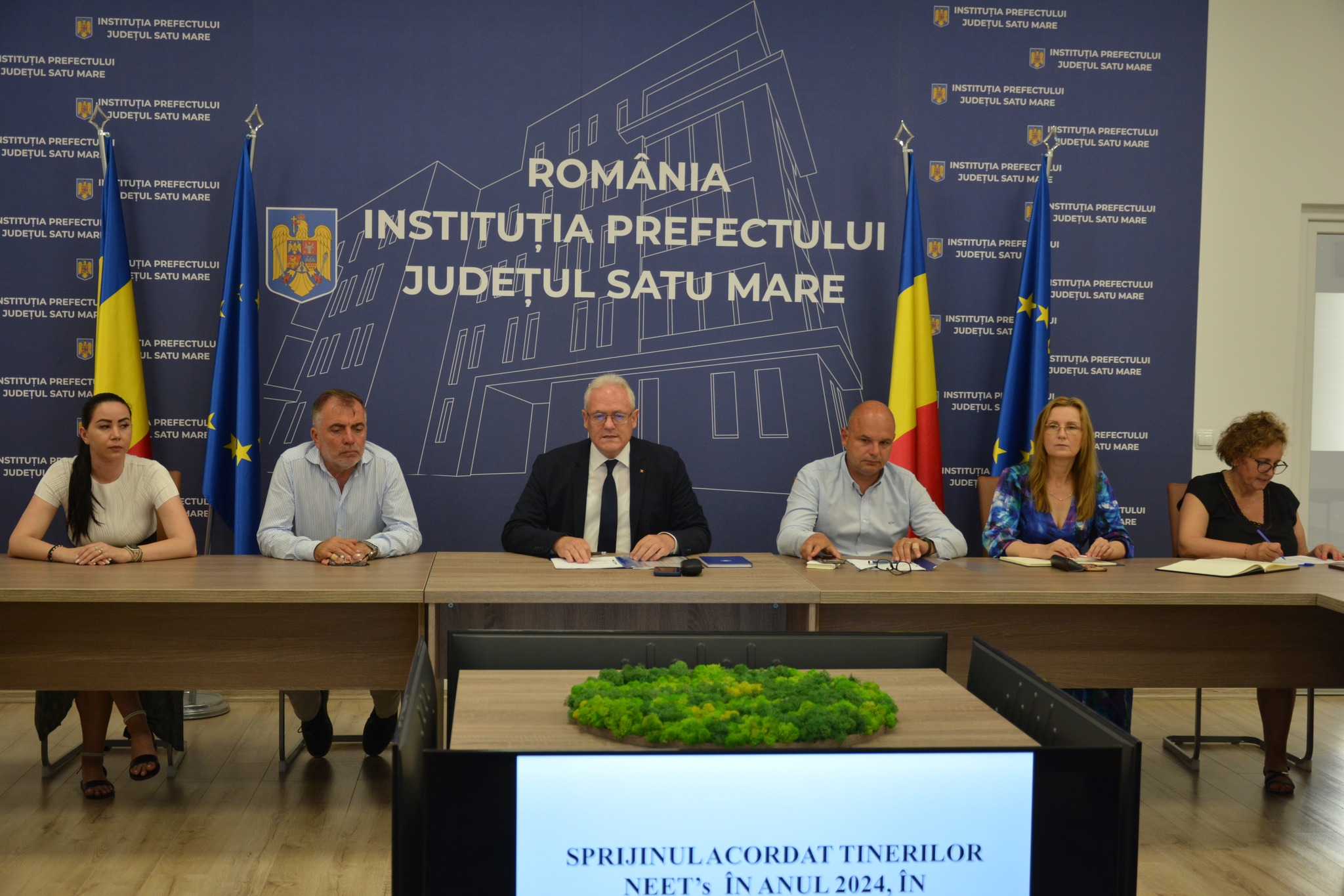 ȘEDINȚĂ. Problematica tinerilor NEETs, discutată la Prefectură