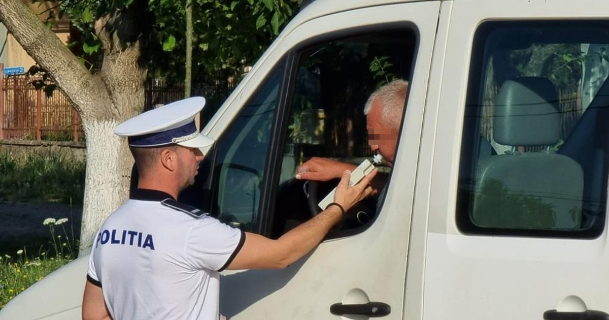 Conducători auto, depistați în timp ce conduceau sub influența alcoolului