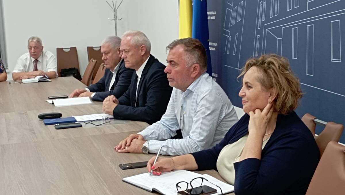 FOTO. Prefectul Ioan Tibil a convocat astăzi ședința Comitetului Consultativ de Dialog Civic pentru Persoanele Vârstnice al Județului Satu Mare