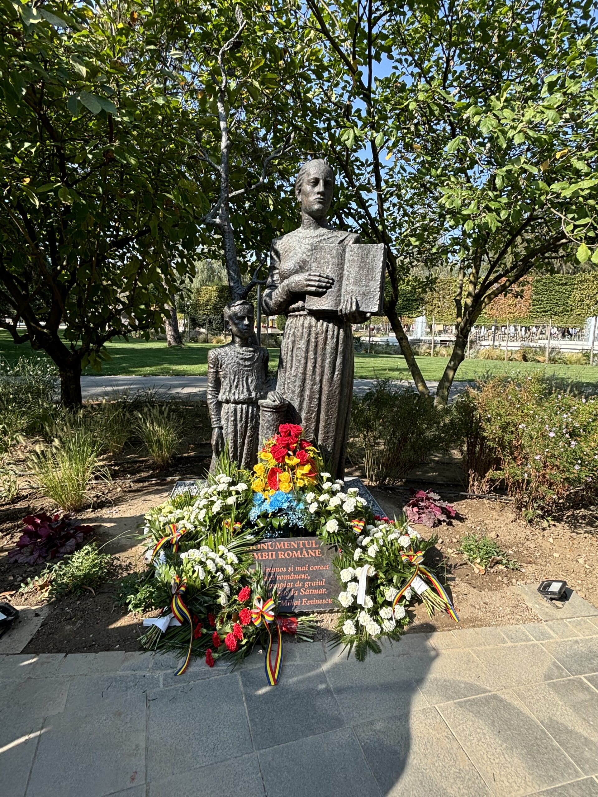 FOTO. Ziua Limbii Române sărbătorită la Satu Mare prin dezvelirea Monumentului Limbii Române