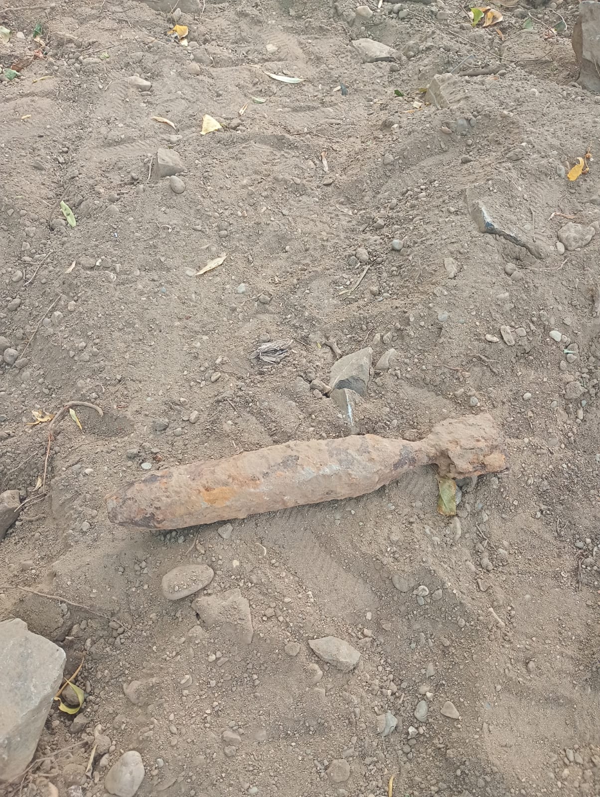 Bombă de aruncător, calibru 82 mm găsită pe malul Someșului