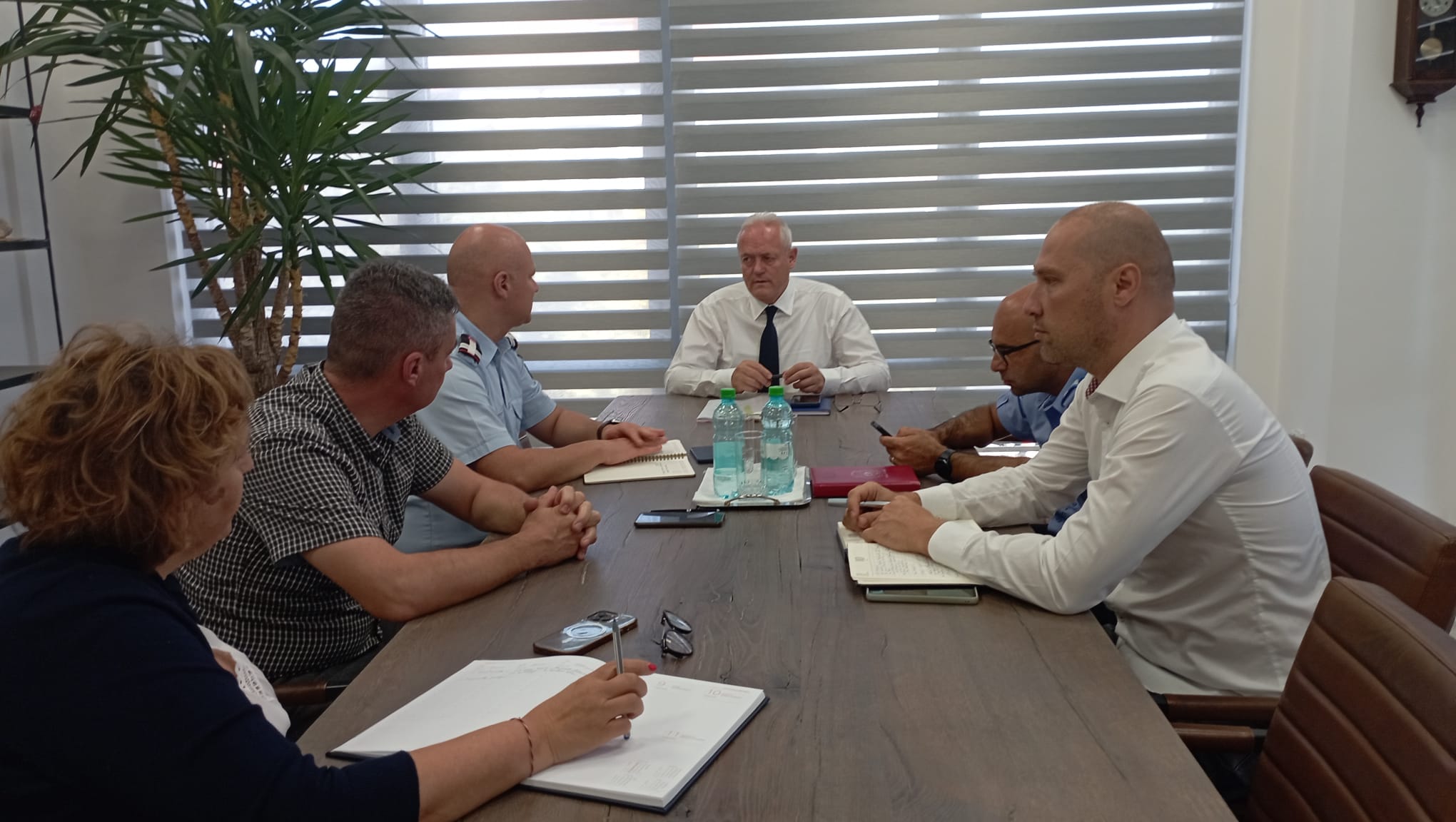 FOTO. Instituțiile MAI din județ, băgate în ședință de prefect