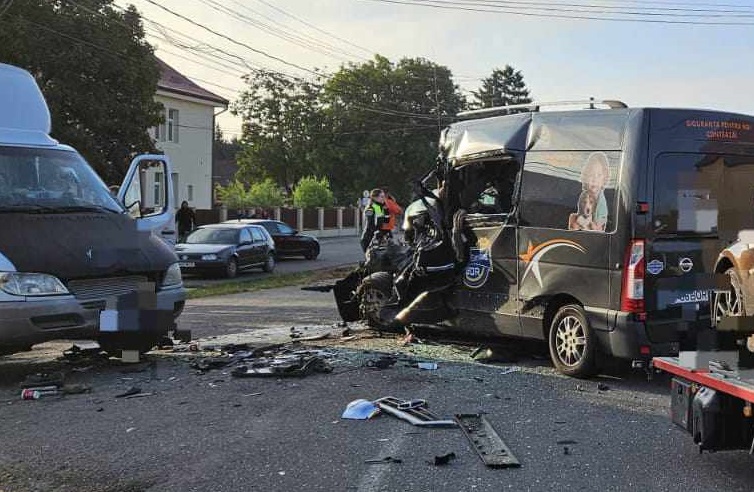 FOTO. ACCIDENT GRAV  lângă Satu Mare. Persoană ÎNCARCERATĂ