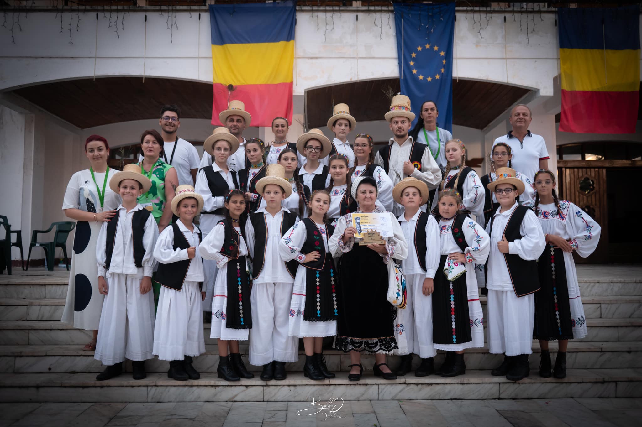 Cetatea Codrului ARDUD  aduce în Satu Mare PREMIUL I al Festivalului Național de Folclor de la Mioveni, Argeș