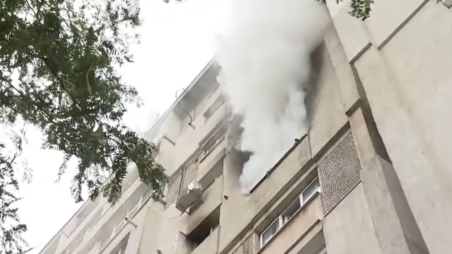 Incendiu izbucnit la un apartament de pe strada Botizului, municipiul Satu Mare.